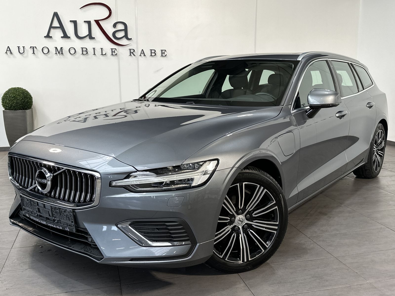 Fahrzeugabbildung Volvo V60 Inscription Plug-In Hybrid AWD NAV+LED+PANO