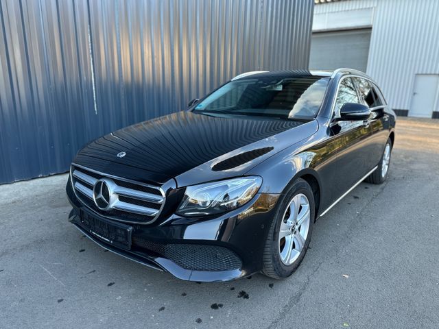 MERCEDES-BENZ E 220 AHK, Distronic plus,Multibeam,Scheckheft