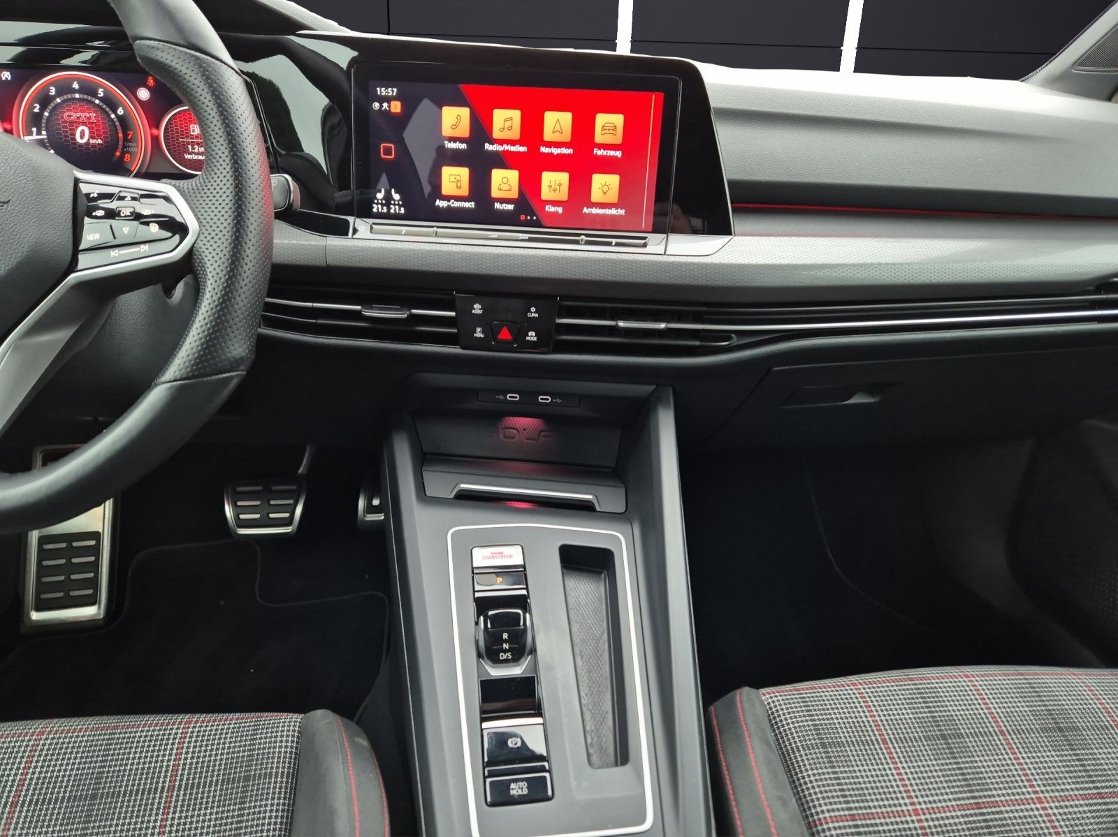 Fahrzeugabbildung Volkswagen Golf VIII GTI TSI DSG ACC LED AHZV