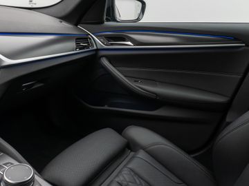 Fahrzeugabbildung BMW 520d xD M Sport Kamera DAB HiFi 4xKlima ACC Komf