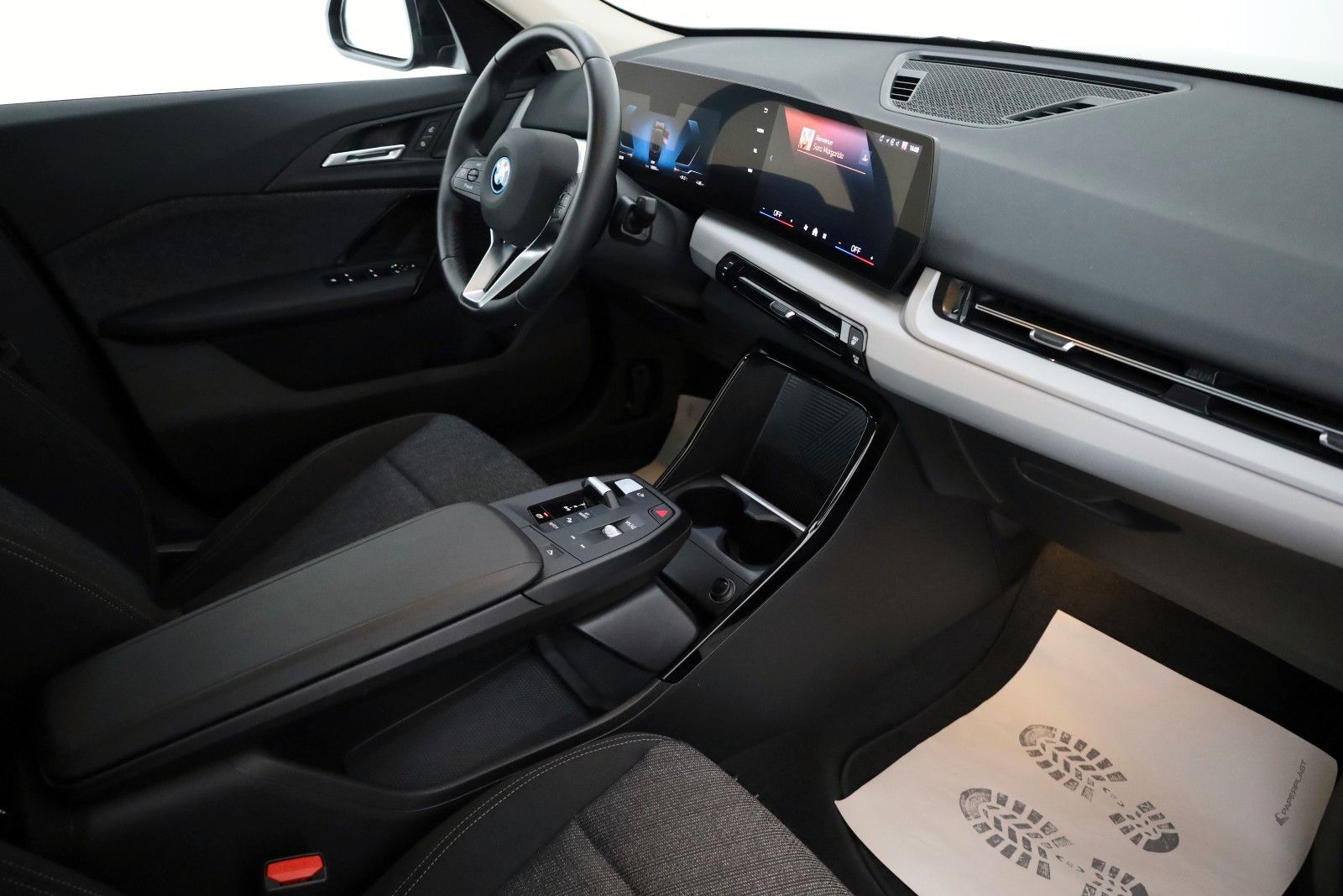 Fahrzeugabbildung BMW iX2 20 eDrive,Navi,LED,SH,Kamera,Ausparkassist