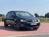 Volkswagen Golf 1.4 TSI DSG BMT Standhzg. Apple CarPlay AUT - mit Benzin-Antrieb: Schwarz, Beheizbare Frontscheibe, Limousine