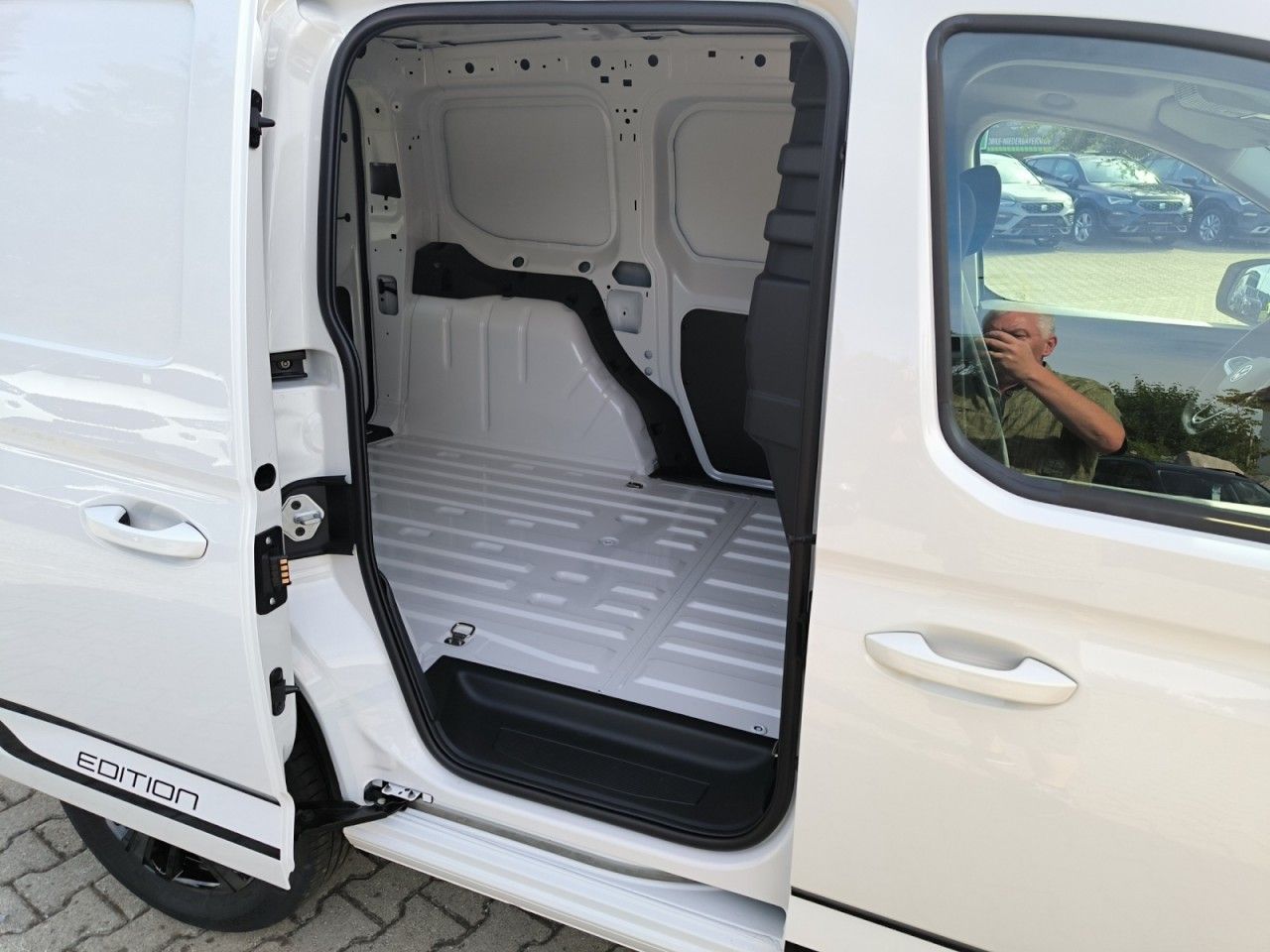 Fahrzeugabbildung Volkswagen Caddy Cargo Design Edition 2.0 TDI 75 kW