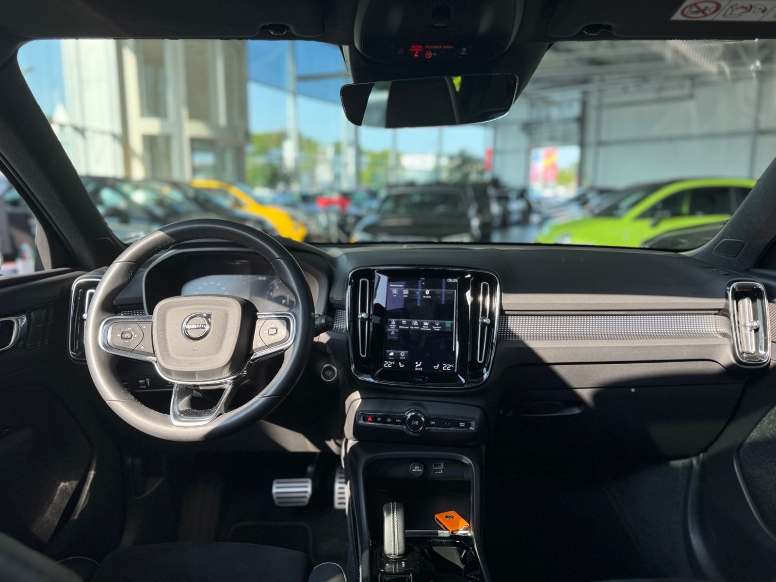 Fahrzeugabbildung Volvo XC40 R Design 2WD PANO LED NAVI SHZ