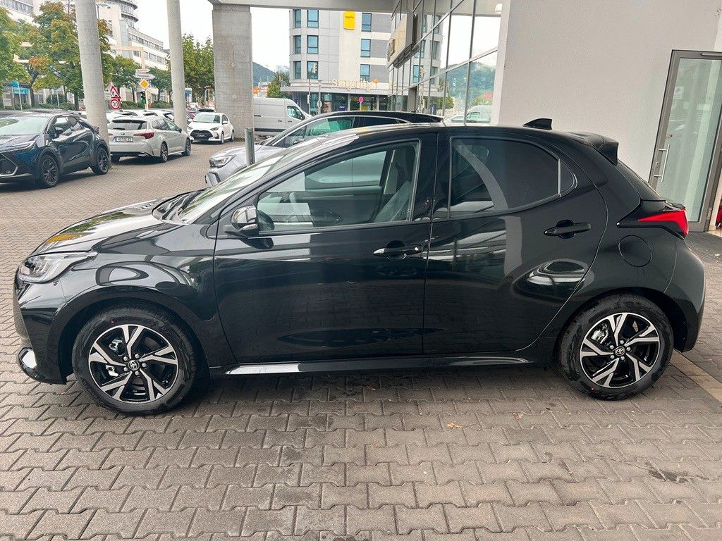 Fahrzeugabbildung Toyota Yaris Hybrid Teamplayer Comforpaket