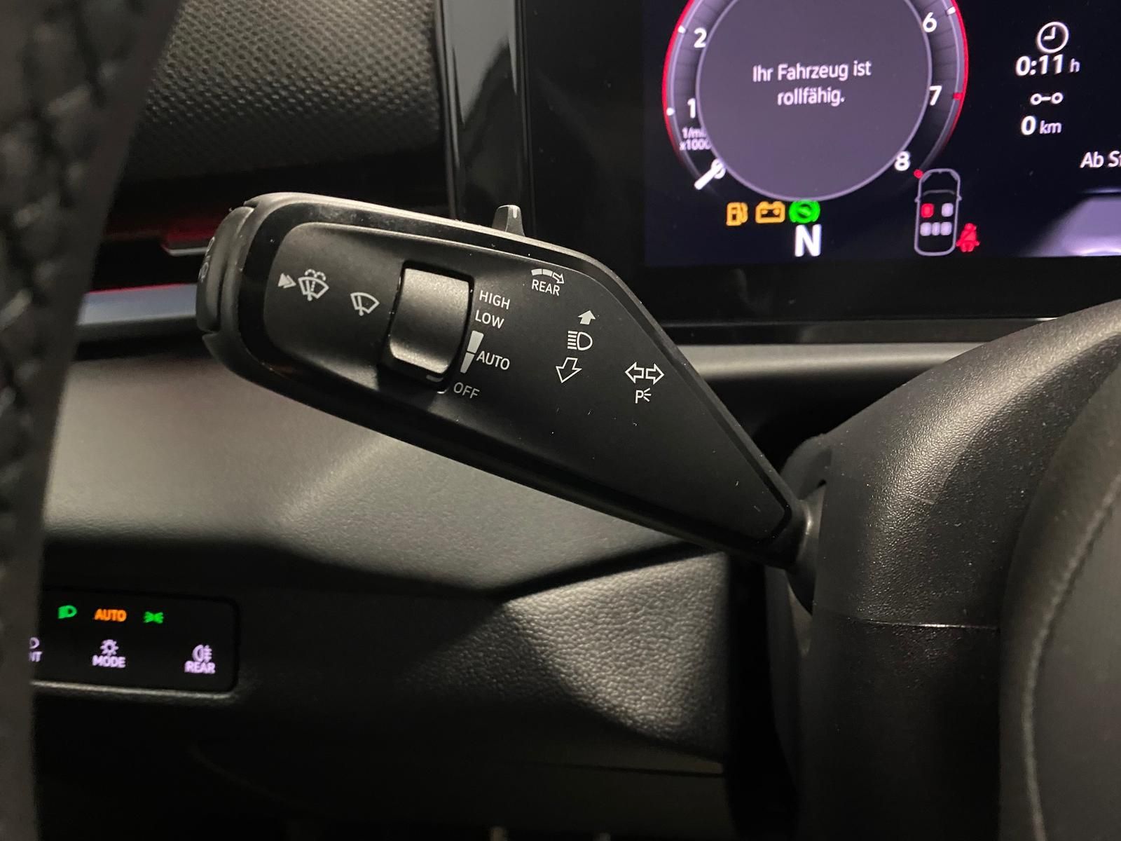 Fahrzeugabbildung Volkswagen T-Roc 1.5 eTSI R-Line NEUES MODELL AHK+ACC+KAMER