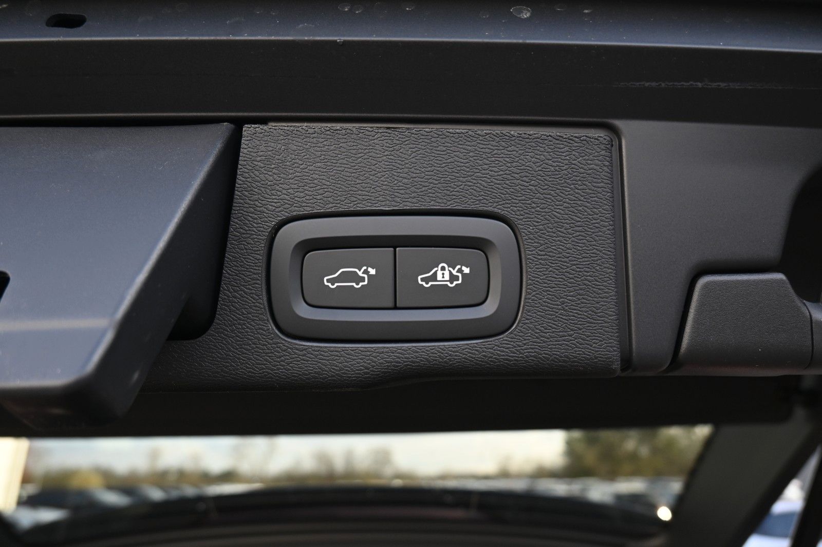 Fahrzeugabbildung Volvo XC60 B5 AWD Plus Dark*H&K*FSHZG*360°*ACC*AHK