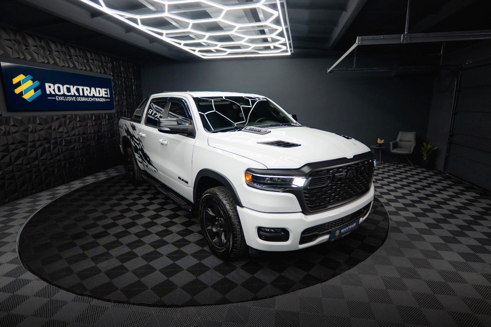 Fahrzeugabbildung Dodge RAM 3.6 V6 MY 25 Offroad Night-Paket ACC LED 19%