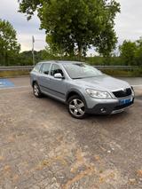 Skoda Octavia 2.0 TDI DSG 4x4 Scout Combi Scout - Skoda Octavia aus 2011: Scout