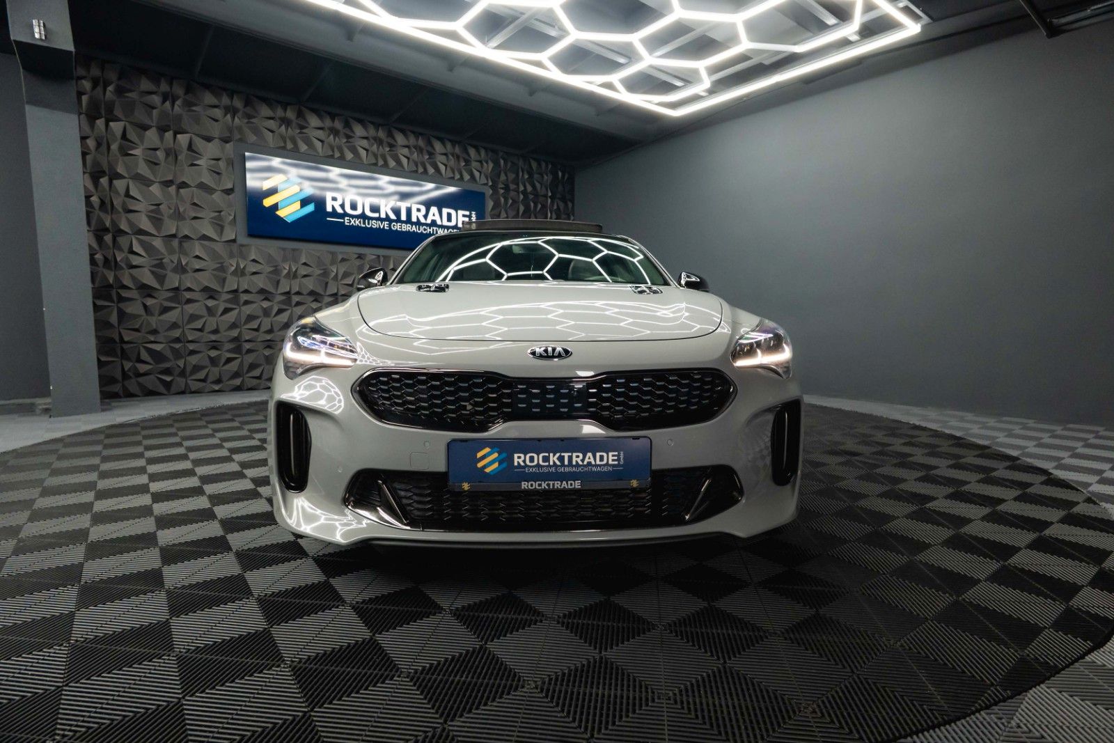 Fahrzeugabbildung Kia Stinger GT 4WD Performance | Pano | ACC | LED