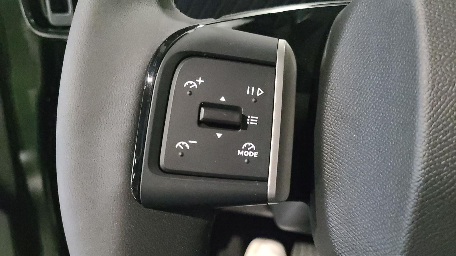Fahrzeugabbildung Citroën e-C3 Aircross Max 113 PS AT