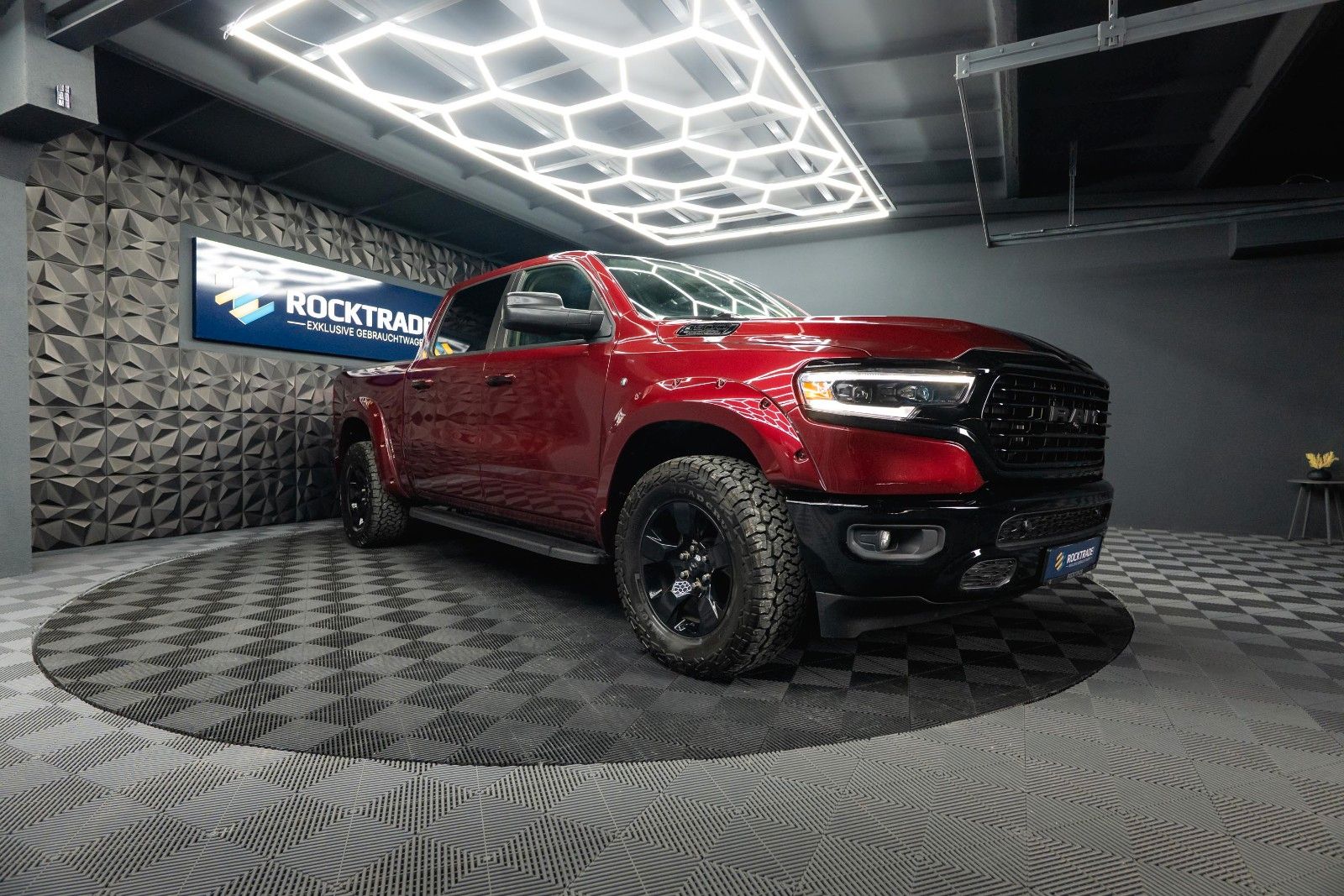 Fahrzeugabbildung Dodge RAM 5.7 V8 HEMI 4x4 OFFROAD Night Limited 19%