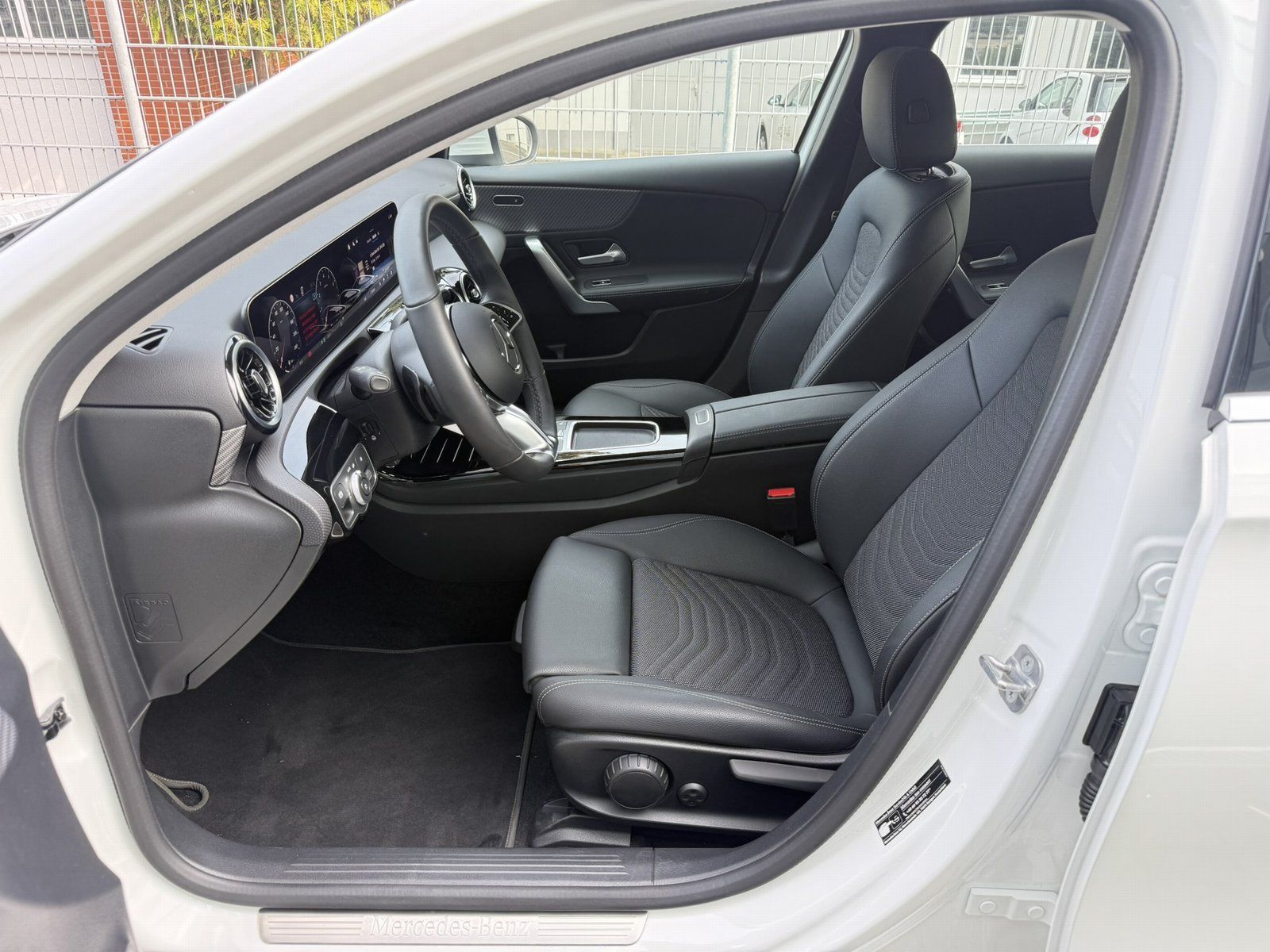 Fahrzeugabbildung Mercedes-Benz A 180 Progressive*KAMERA*LED*SPURHALTE*LENKRADHE