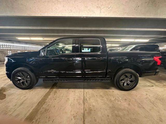 Ford F 150 Lightning Flash gr Batterie im Vorlauf
