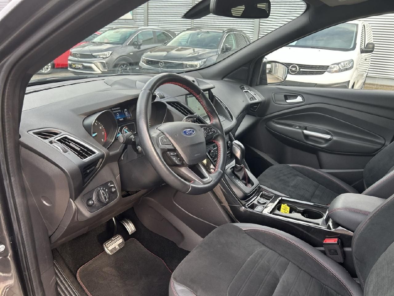 Fahrzeugabbildung Ford Kuga ST-Line, AHK