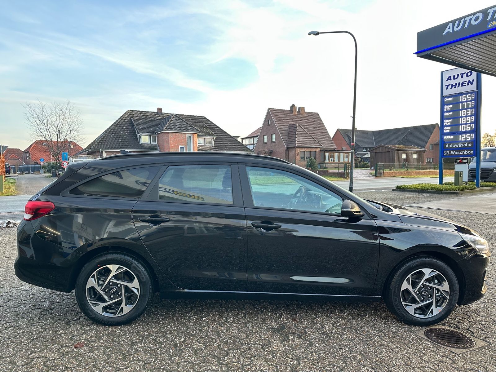 Fahrzeugabbildung Hyundai i30 Kombi 1.5 T-GDI Go DCT NAVI/LED/PDC/SHZ/VIRT