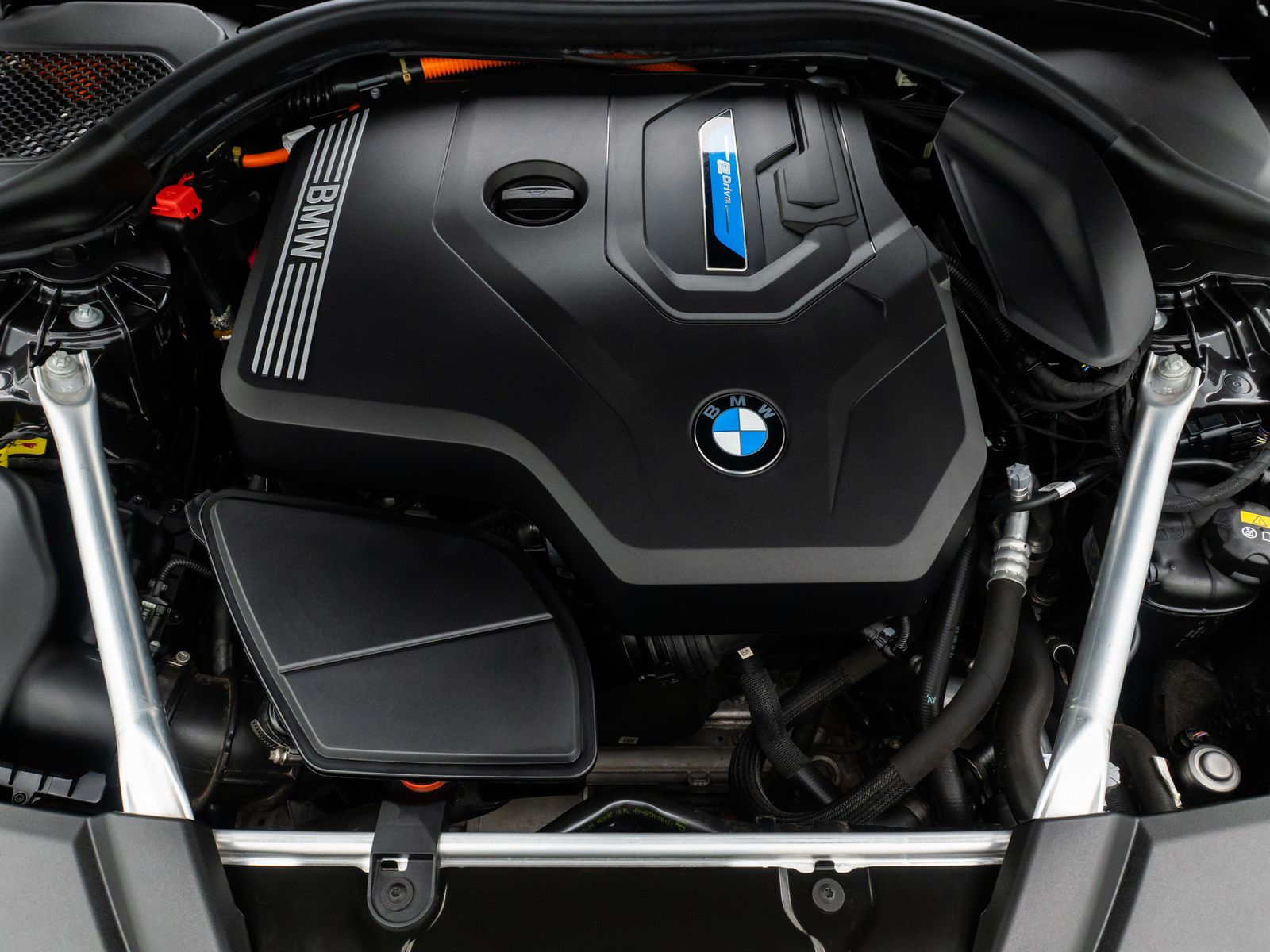 Fahrzeugabbildung BMW 530e M Sport Laser DAB HiFi HUD DispKey Panorama