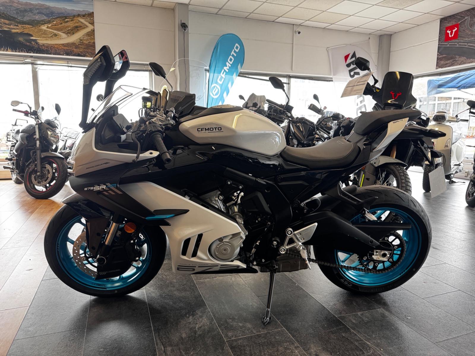 CFMOTO 675 SR-R, Nebula White, Quick-Shifter, 4 Jahre