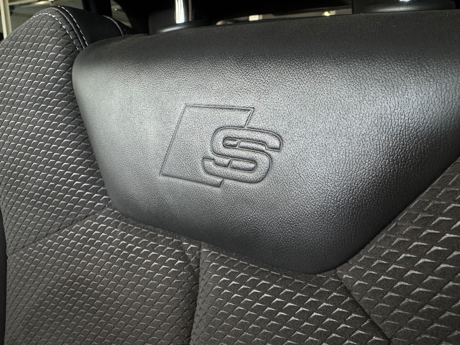 Fahrzeugabbildung Audi Q3 45 TFSI e S-TRONIC S-LINE ACC VIRTUAL LED KAM