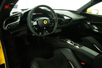 صورة 10 لـ 2021 Ferrari SF90