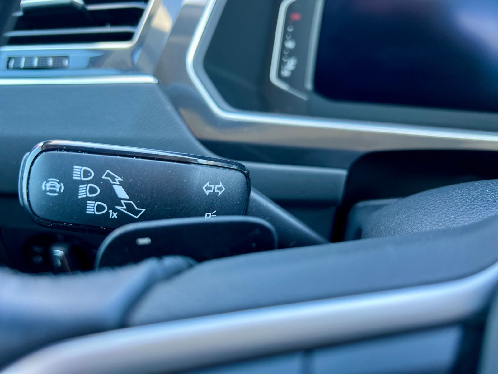 VW Tiguan 2.0 TDI Elegance 4Motion NAVI CAM SHZ