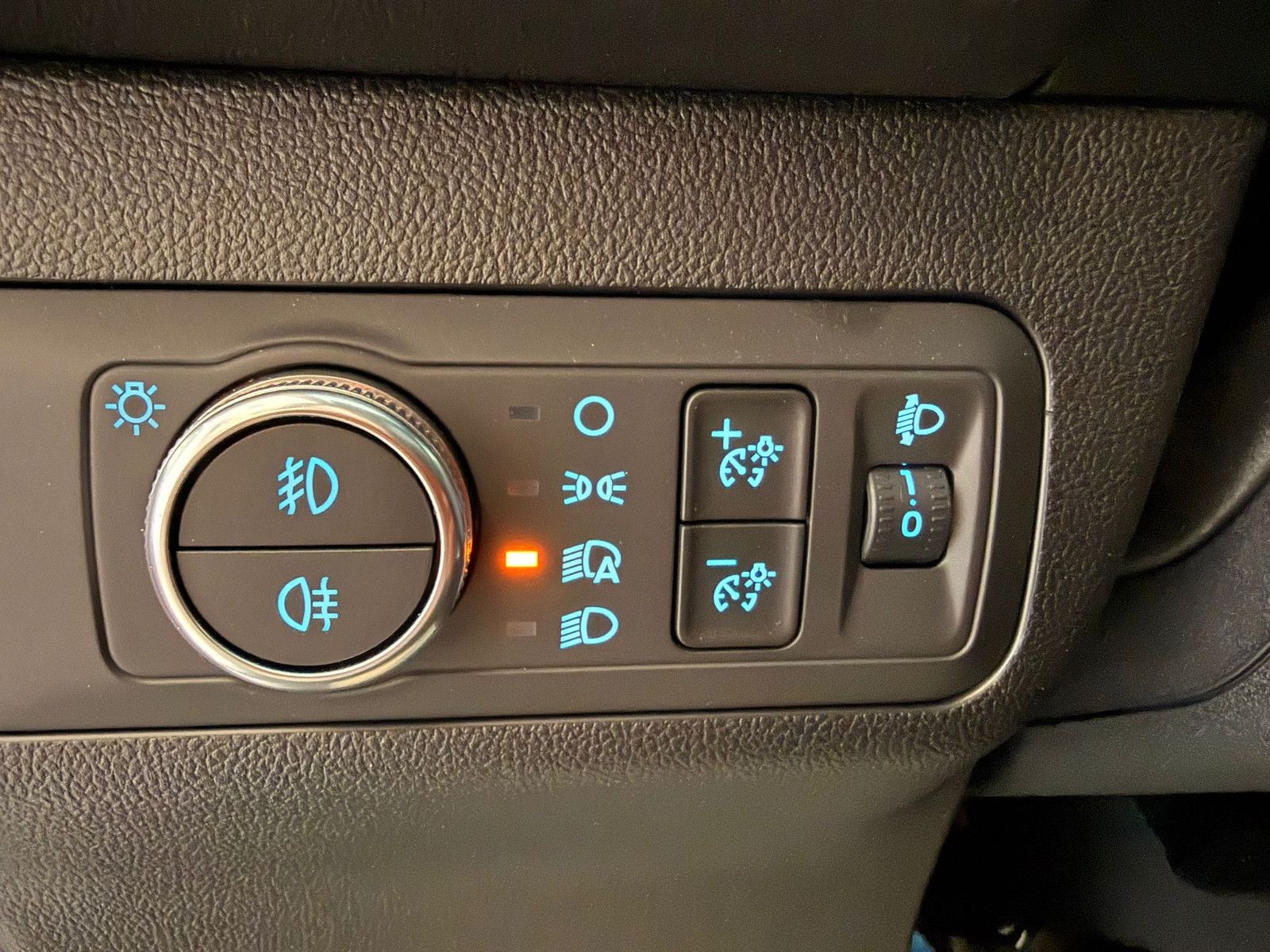 Fahrzeugabbildung Ford Kuga Titanium / NAVI / KAMERA / GEPFLEGT
