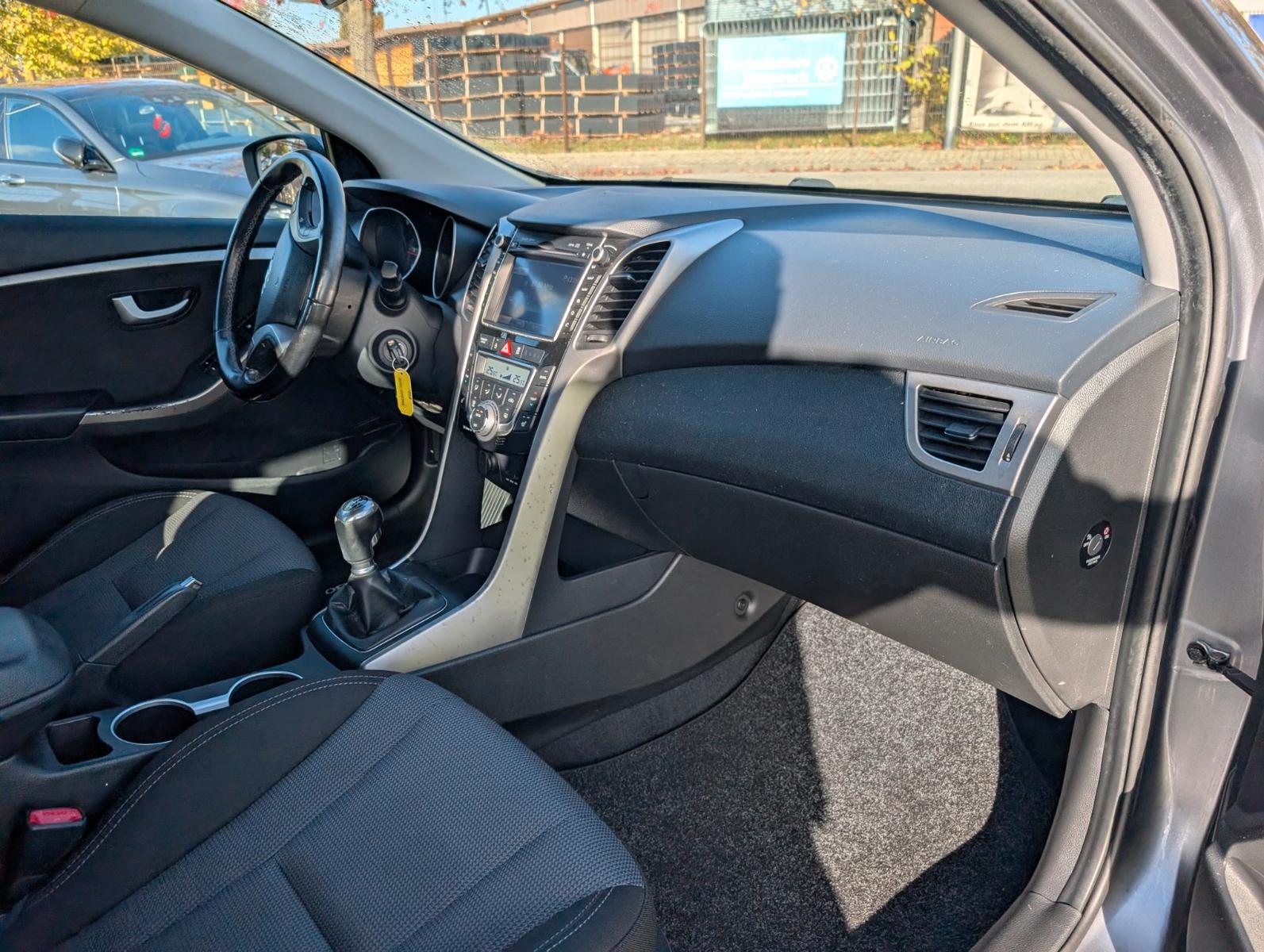 Hyundai i30 2014 — photo 21