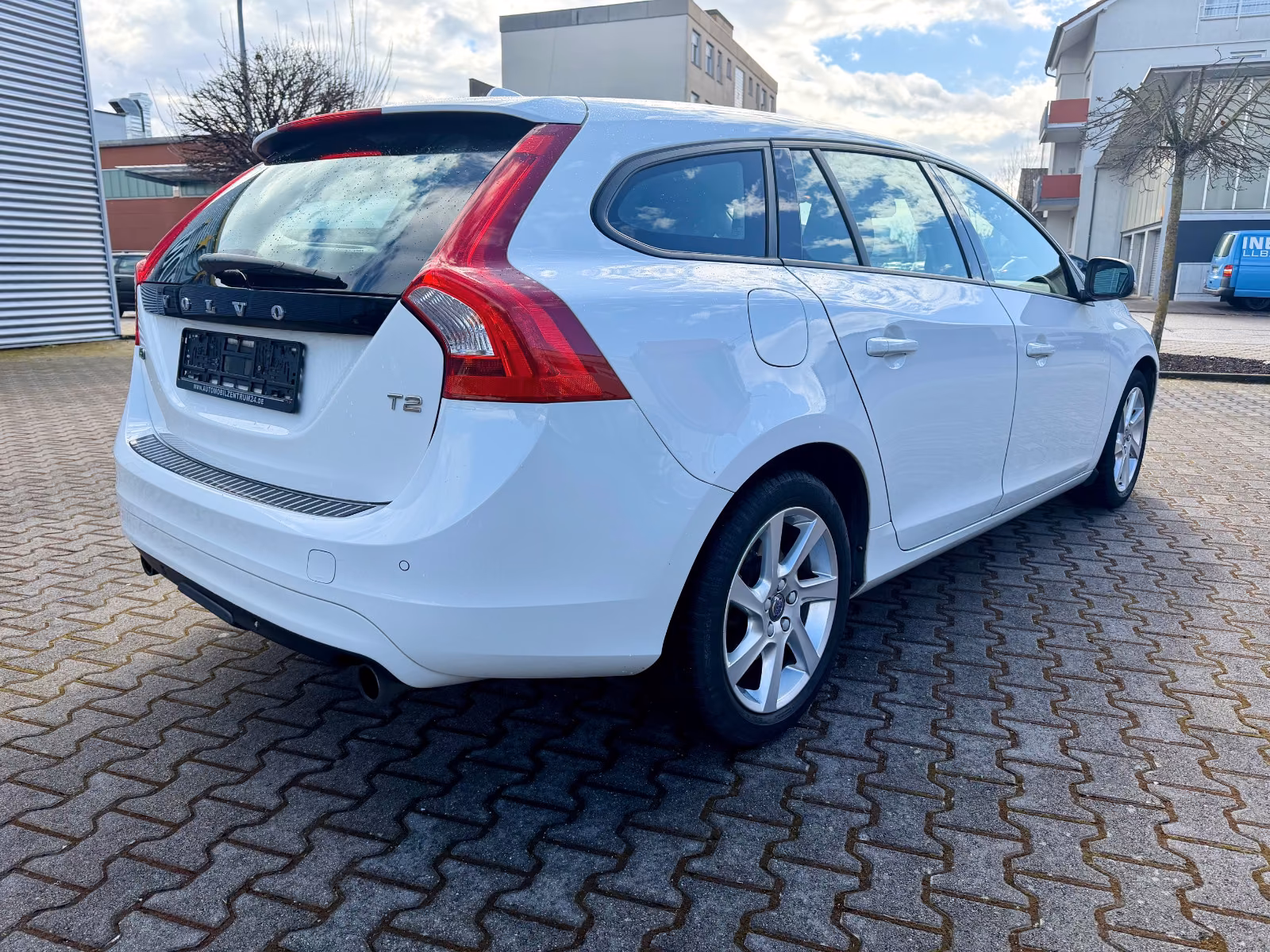 Volvo V60 1.5 Aut. - LEDER + NAVI + XENON + AHK
