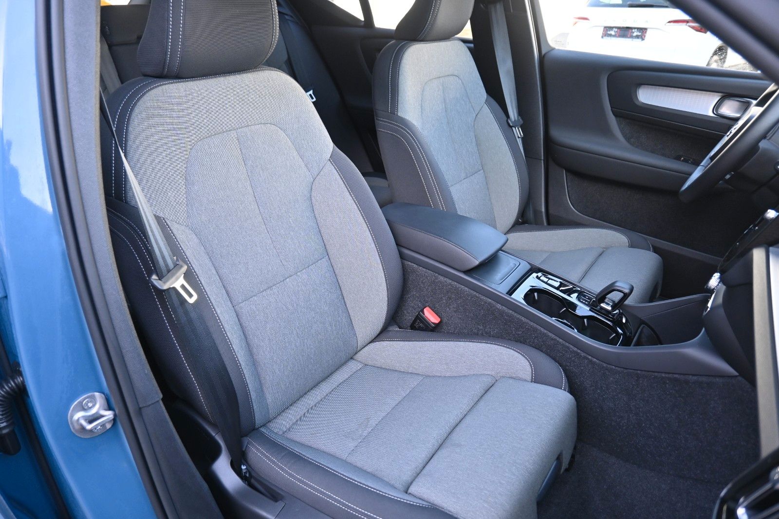 Fahrzeugabbildung Volvo XC40 B3 DKG Plus Dark*360°*PANO*ACC*AHK