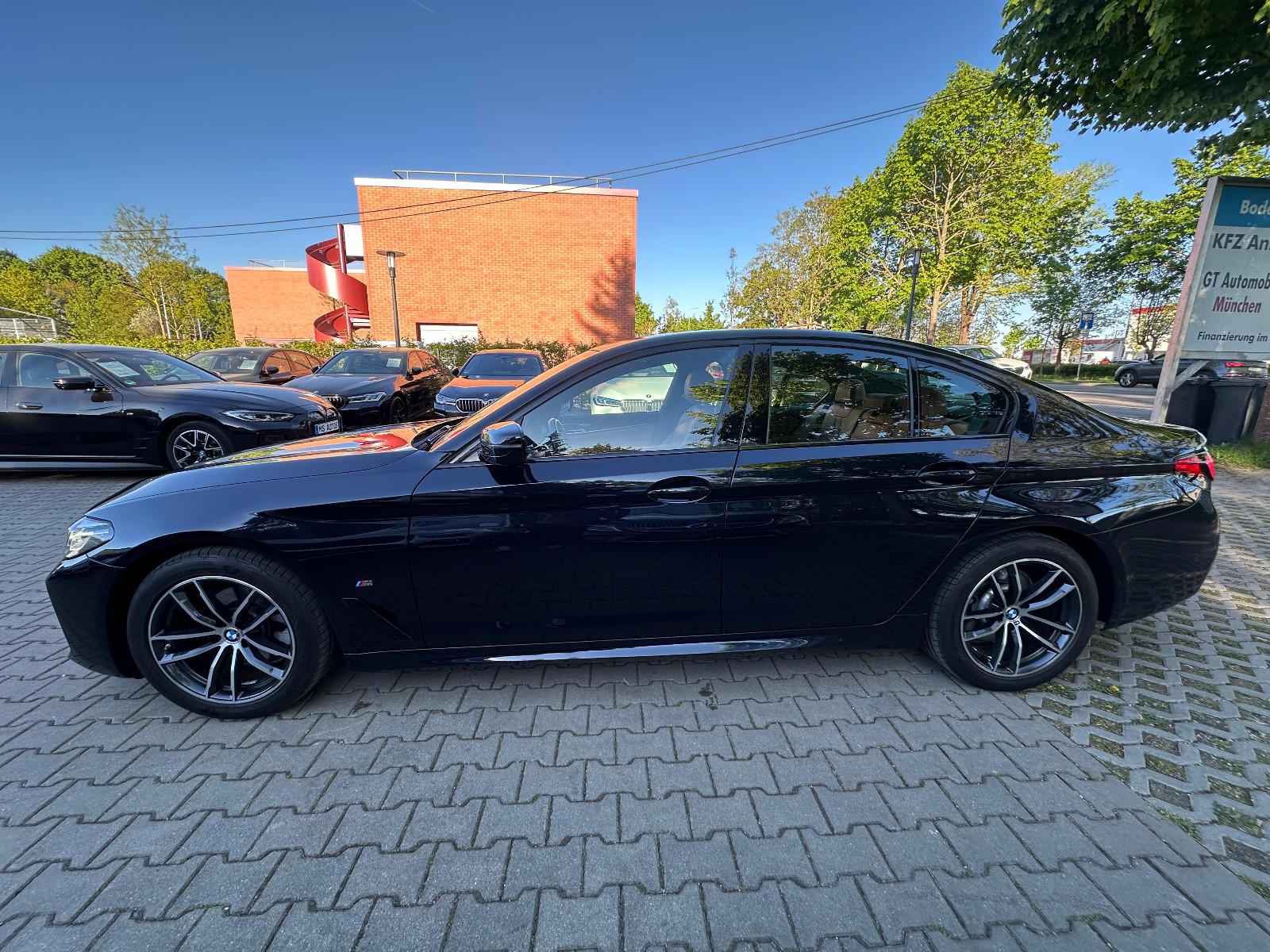 BMW 520d M-Sport*Glasdach*Harman*Kamera*AHK*4 Zonen