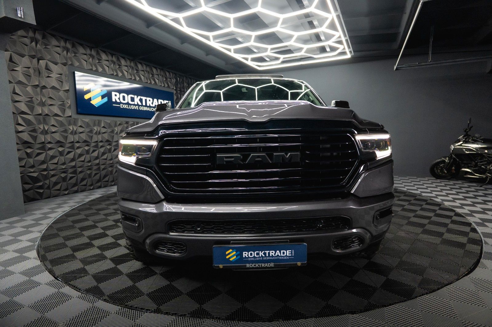 Fahrzeugabbildung Dodge RAM 5.7 V8 HEMI 4x4 Limited Longbed Airmatic 19%