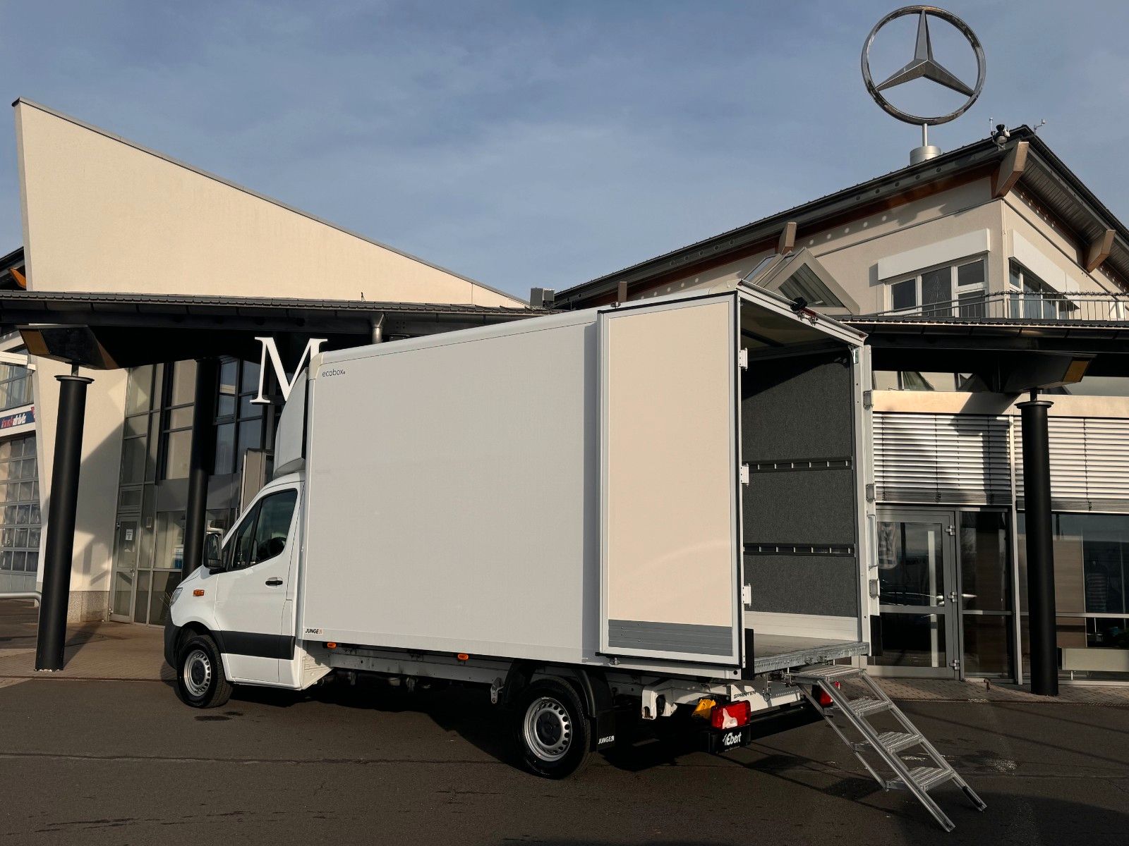 Fahrzeugabbildung Mercedes-Benz Sprinter 315 CDI Möbelkoffer Treppe Windabweiser