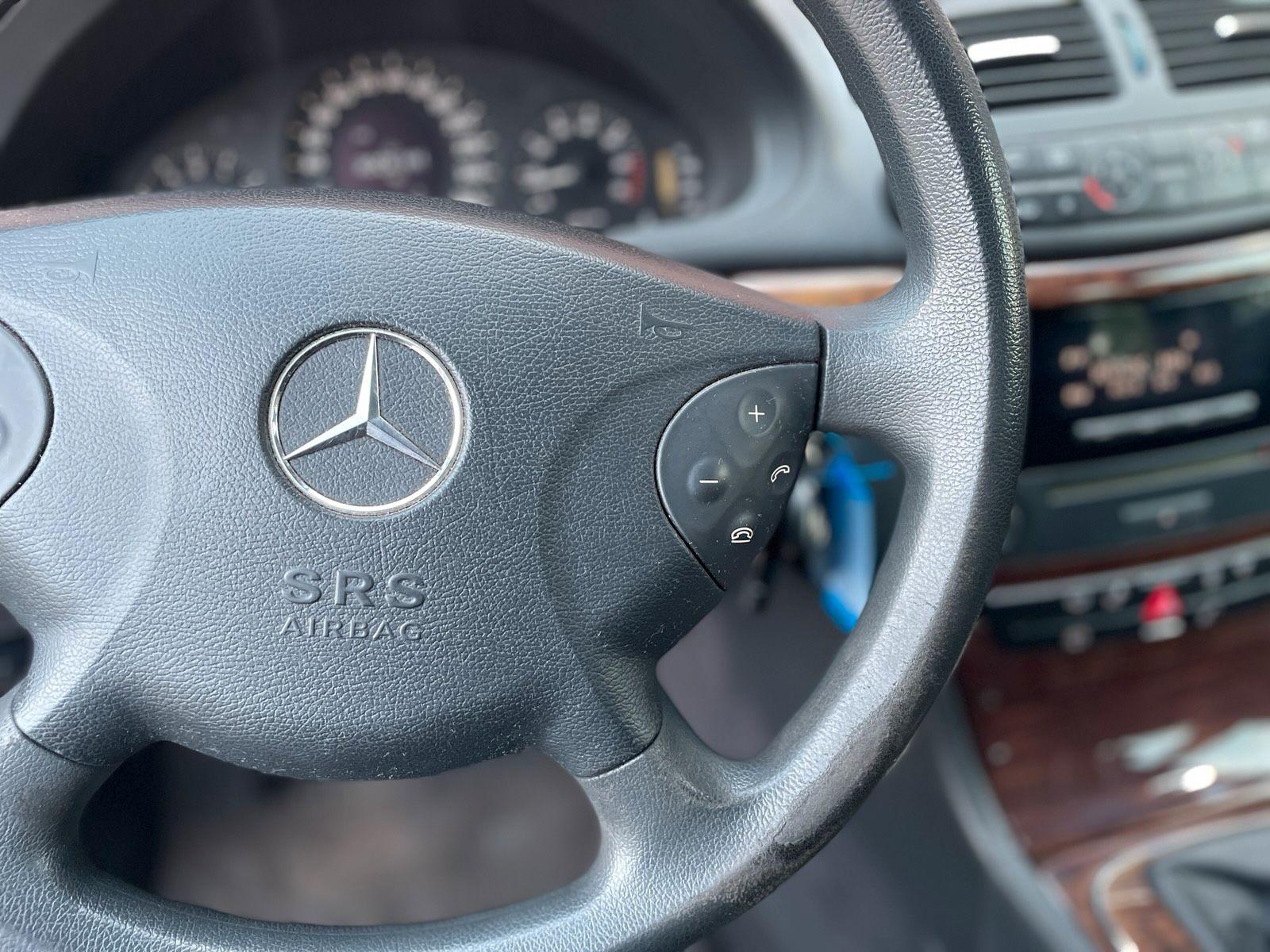 Mercedes-Benz E200 2004 — photo 11