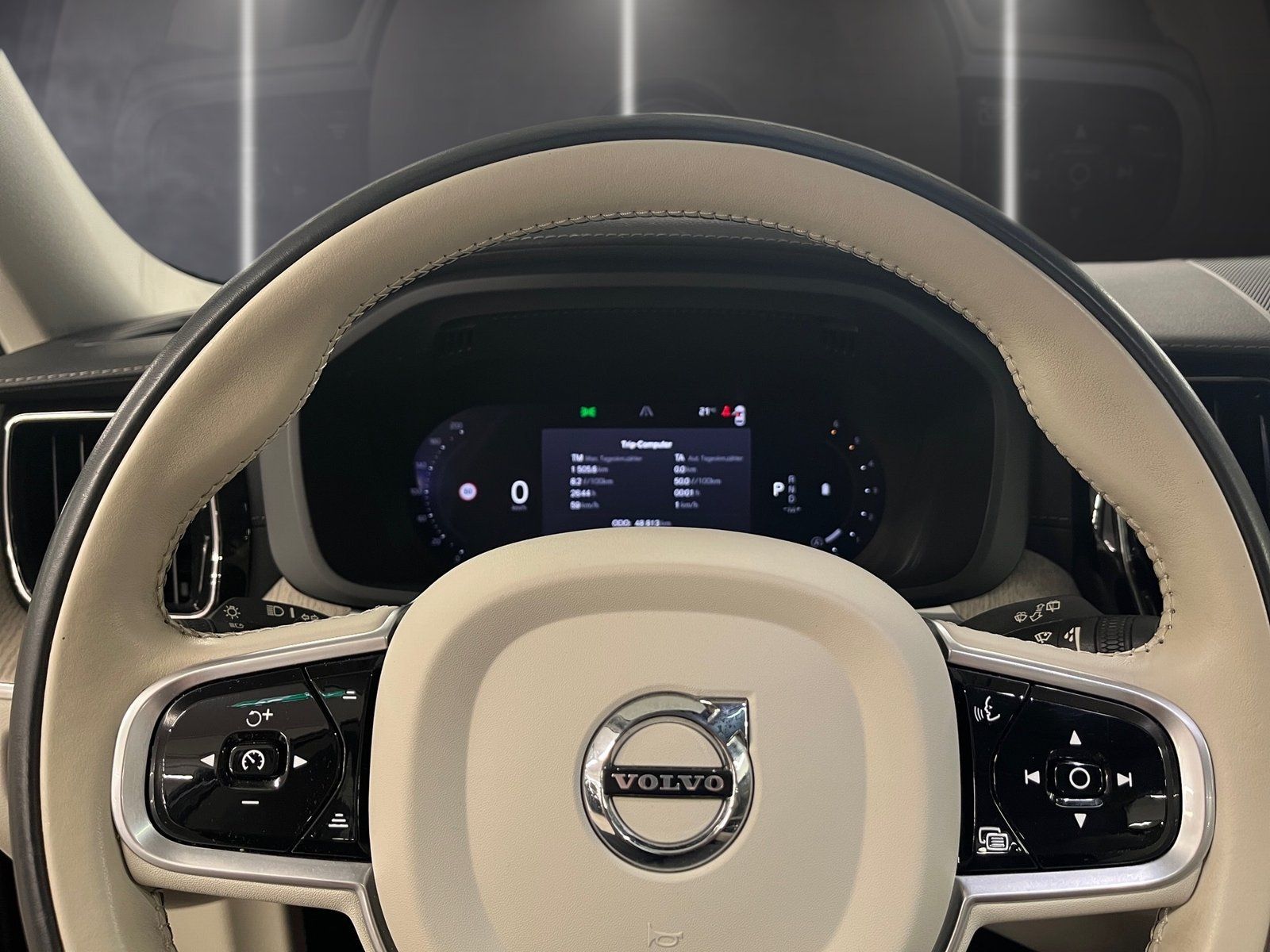 Fahrzeugabbildung Volvo XC 60 B5 AWD Inscription HUD*360°*Kardon*AHK*