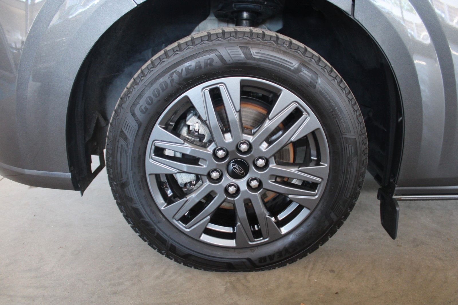 Fahrzeugabbildung Ford Tourneo Custom L2 8-Sitzer Titanium AHK LED ACC
