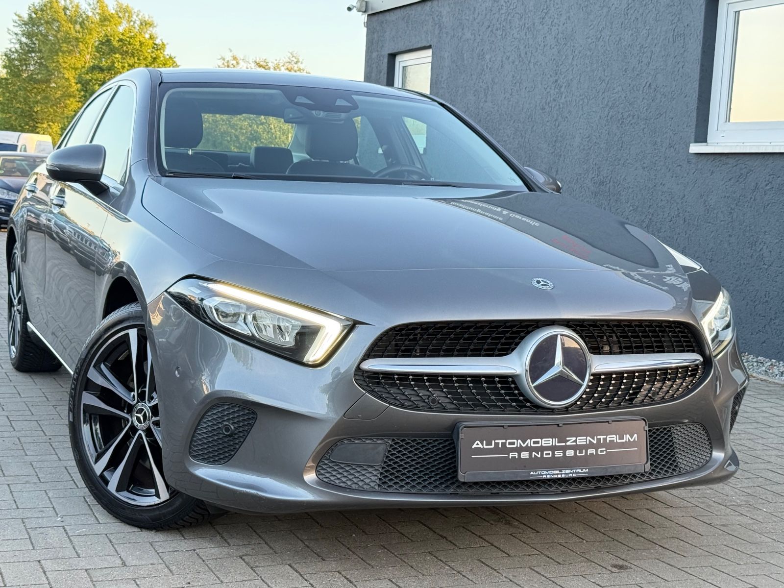 MERCEDES-BENZ A 250 Limousine e Edition 19 /AMBIENTE/PANO/LED/