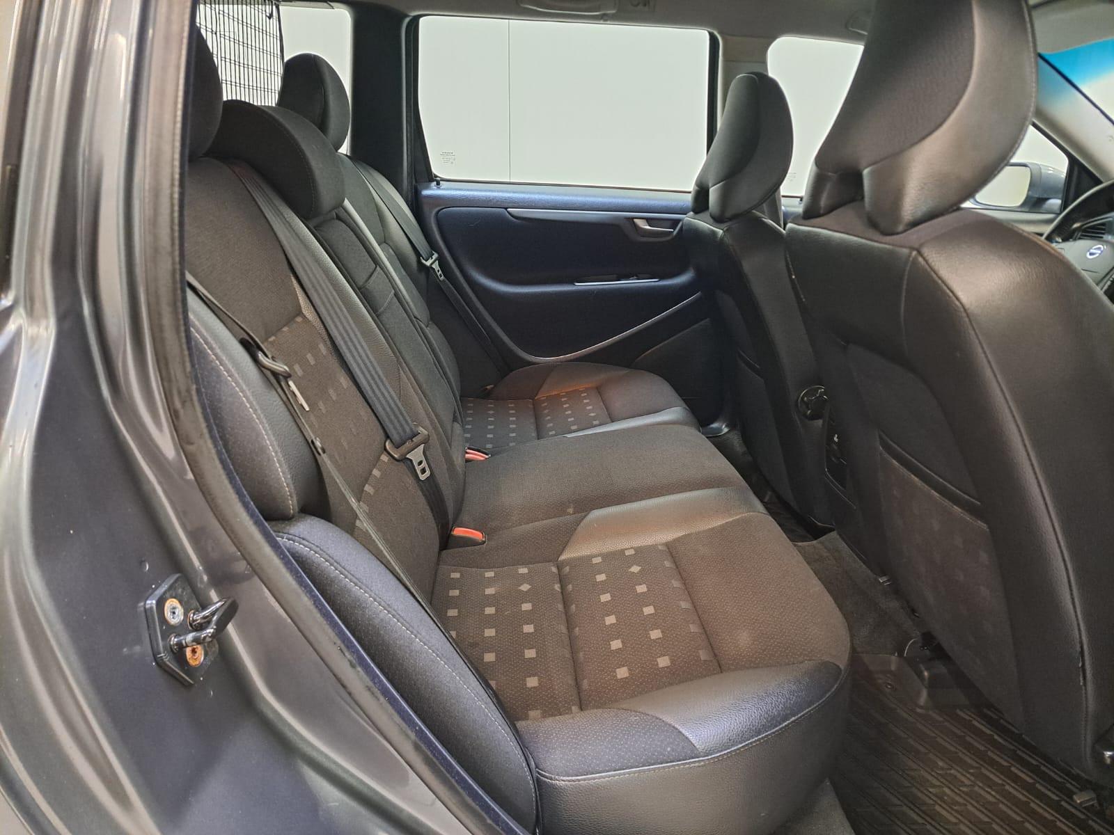 Volvo V70 2006 — photo 13