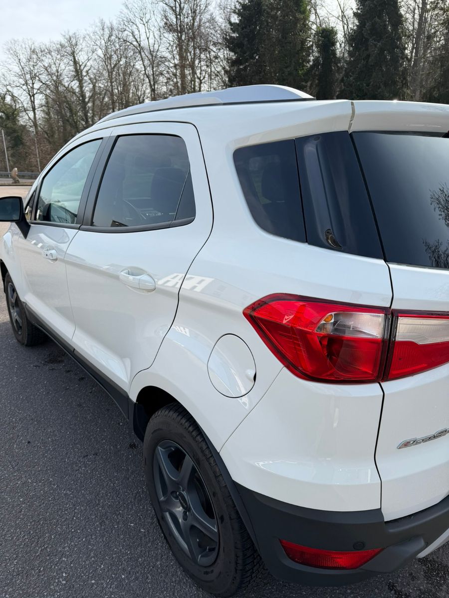 Fahrzeugabbildung Ford EcoSport Titanium 8fach Bereift ALUFelgen