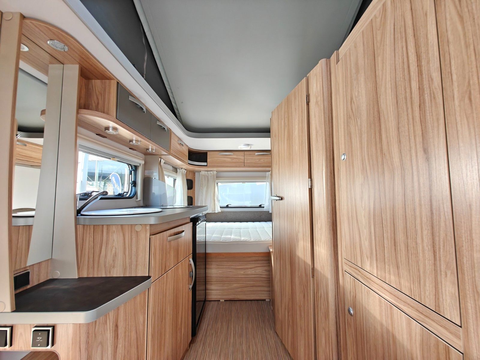 Fahrzeugabbildung HYMER / ERIBA / HYMERCAR Feeling 425 Schlafdach - SPRING SALE -
