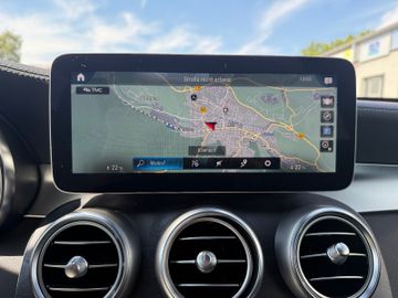 Mercedes-Benz GLC 300 4Matic AMG+AHK+LED+Navi+MBUX