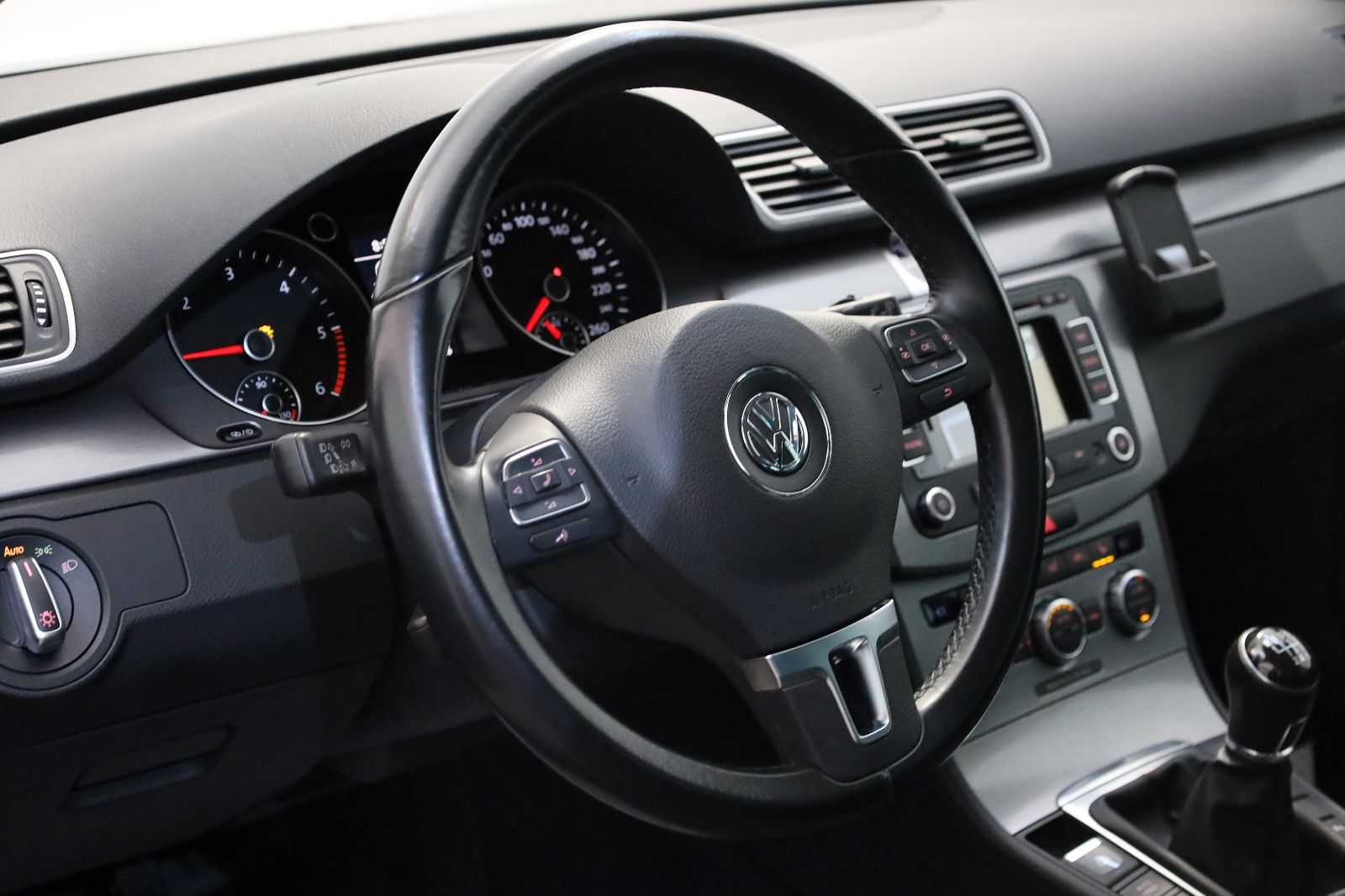 Fahrzeugabbildung Volkswagen Passat Variant Comfortline BlueM.,Navi,SH,AHK+WR