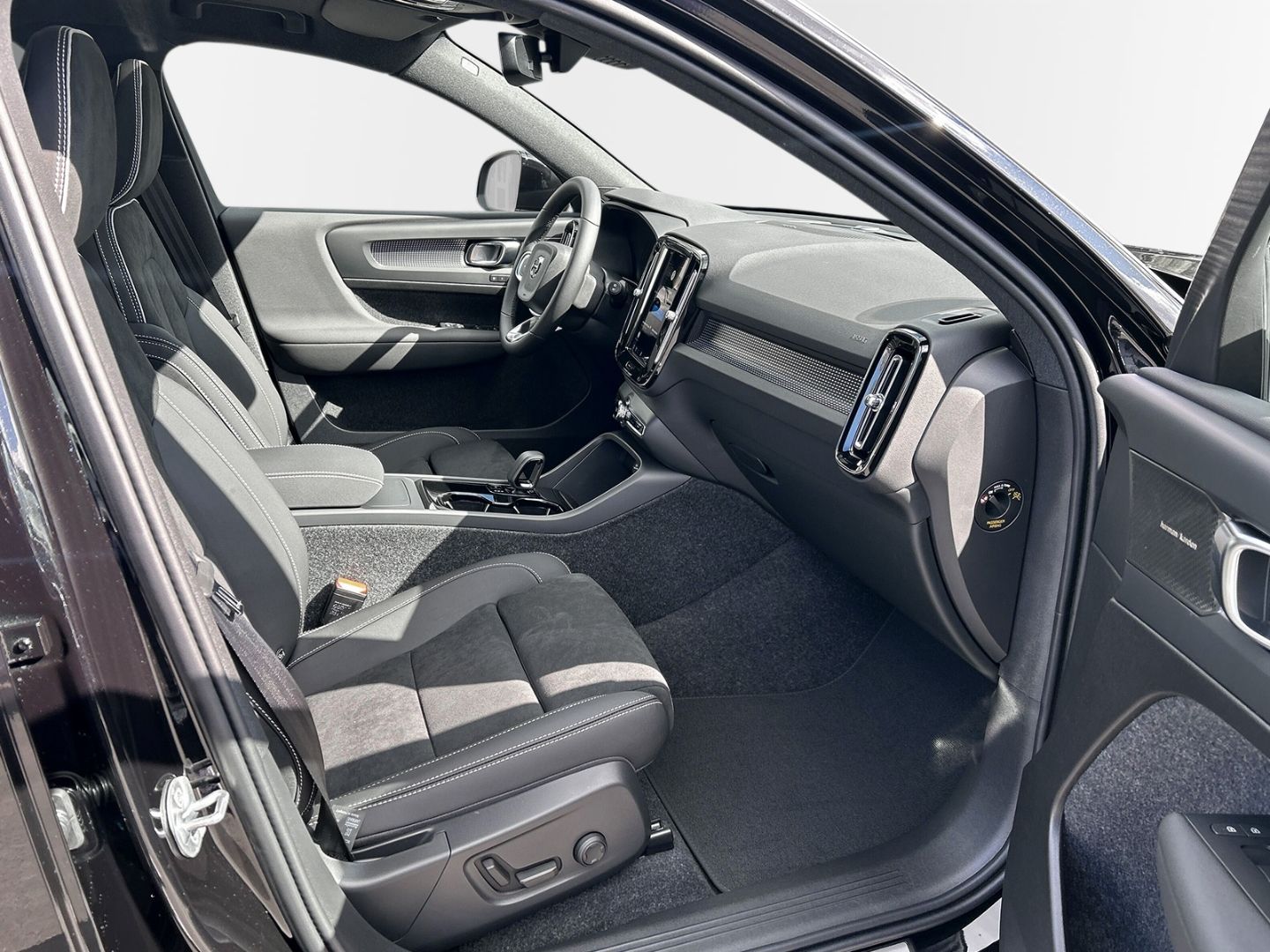 Volvo EX40 Twin Motor AWD Ultra Black Edition 20'' ACC imagem 3