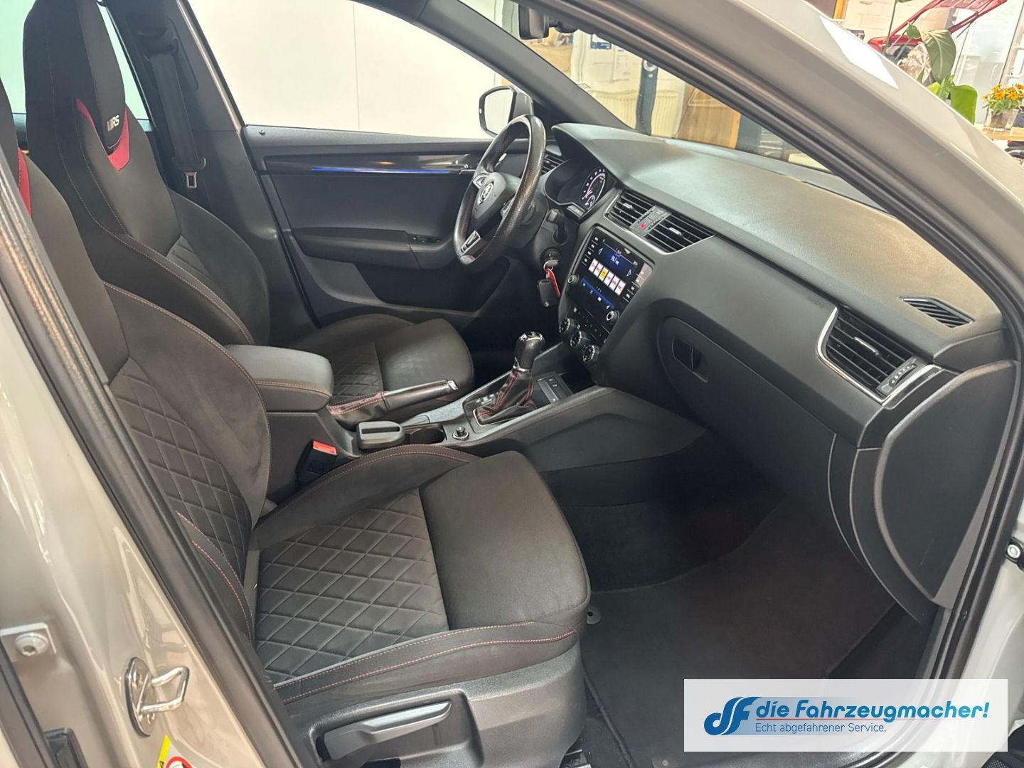 Fahrzeugabbildung SKODA Octavia Combi RS 4x4 Sportpaket AHK Navi LED *EX