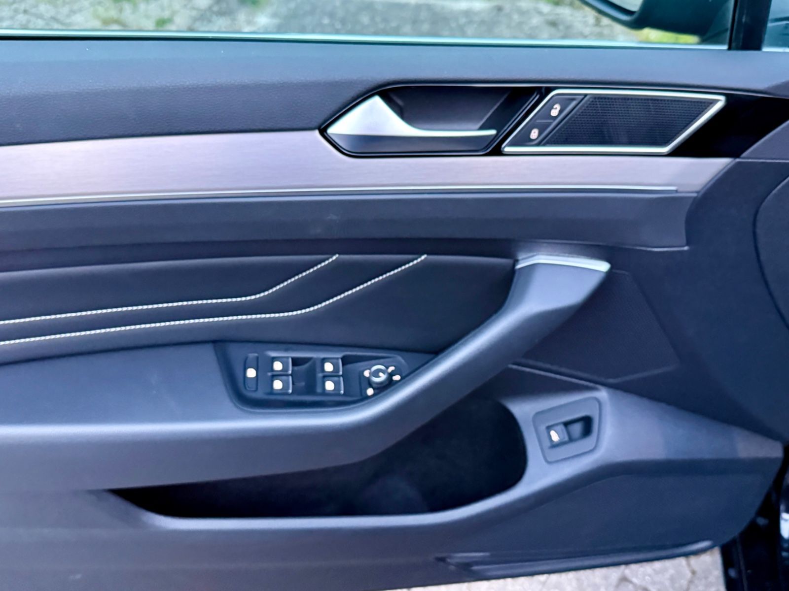 VW Passat Variant Elegance Automatik – Vorschaubild 29