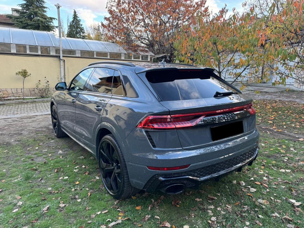 Audi RSQ8
