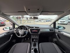 Fahrzeugabbildung Volkswagen Touran 1.5 TSI 7-Sitzer Einparkh. Tempomat 17"
