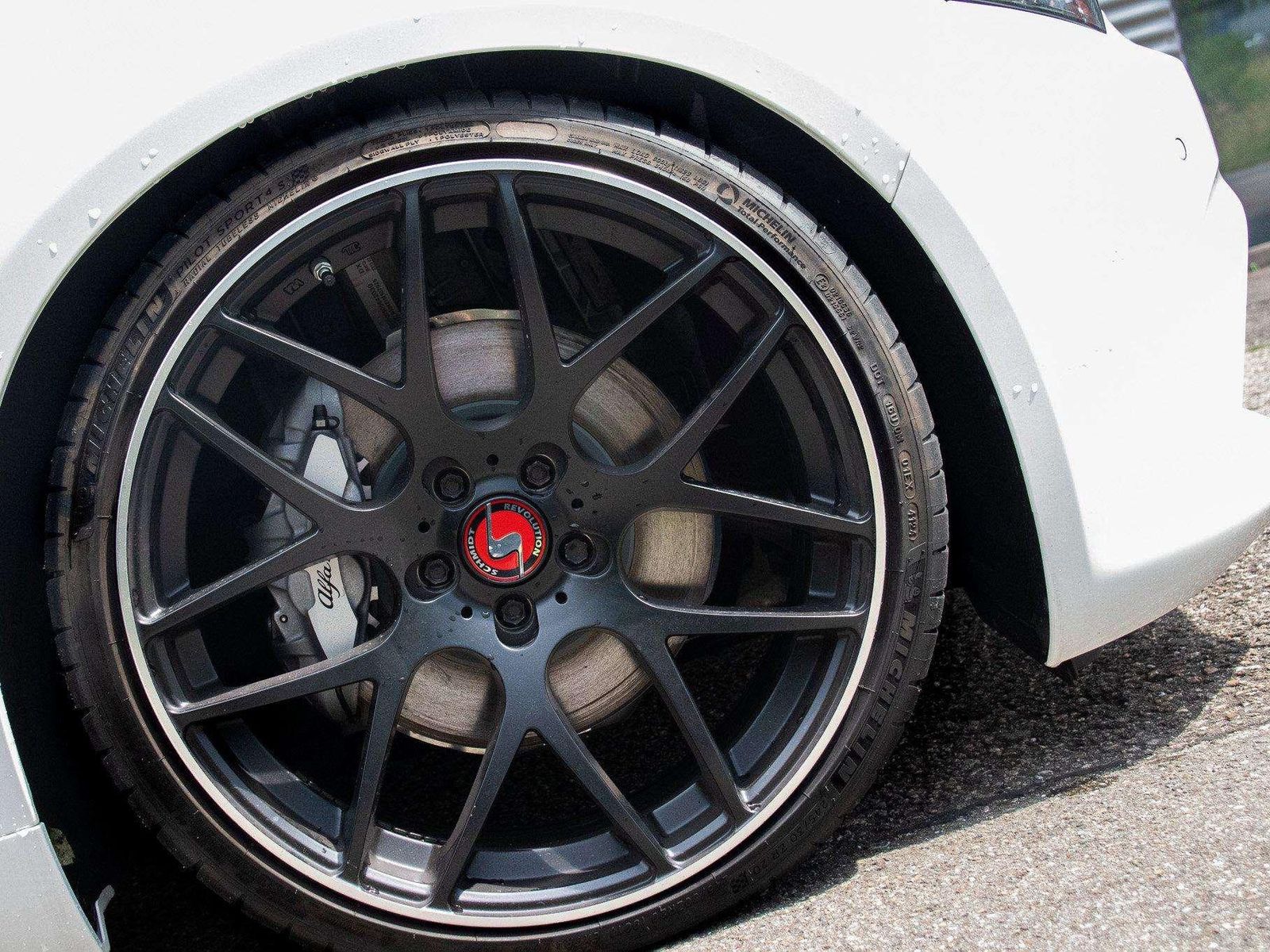 Fahrzeugabbildung Alfa Romeo Giulia MY24 Veloce 2.0T vom AR Vertragshändler
