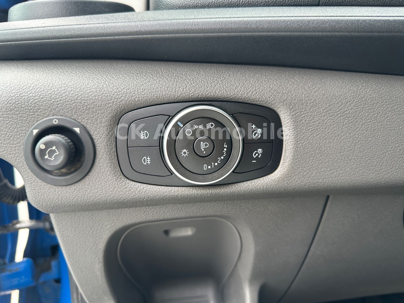 Fahrzeugabbildung Ford Transit Pritsche 350 L3 DoKa Trend/7 Sitze/AHK