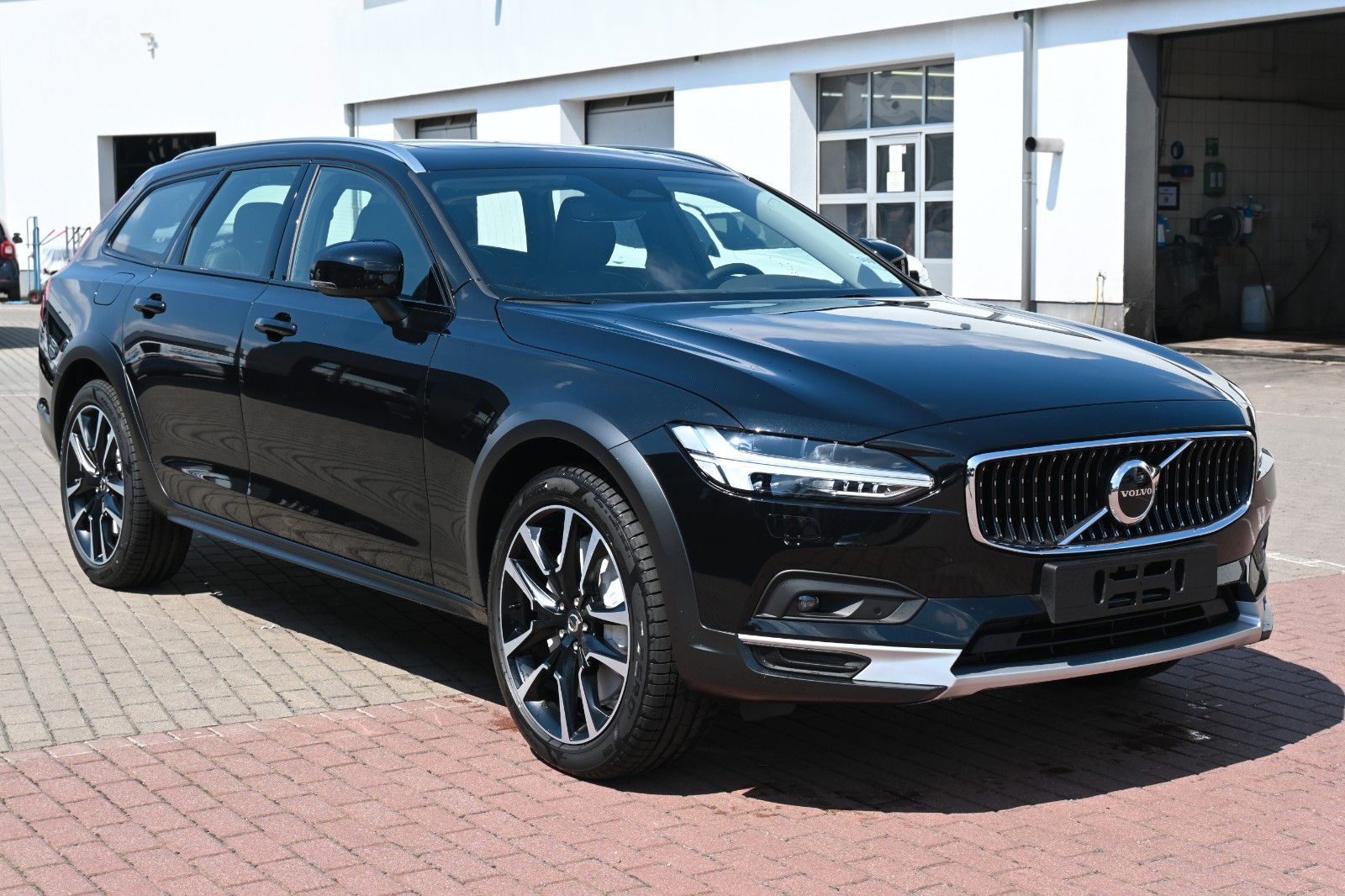 Fahrzeugabbildung Volvo V90 B4 D AWD Cross Country *Pano*STDHZG*ACC