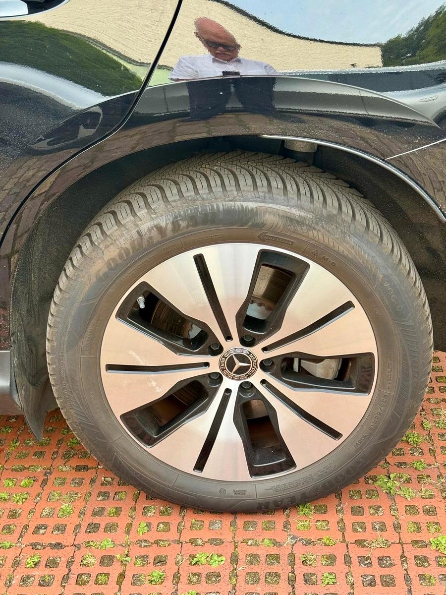 Mercedes-Benz EQC 400 4MATIC + Anhängerkuppl. + Headup Display